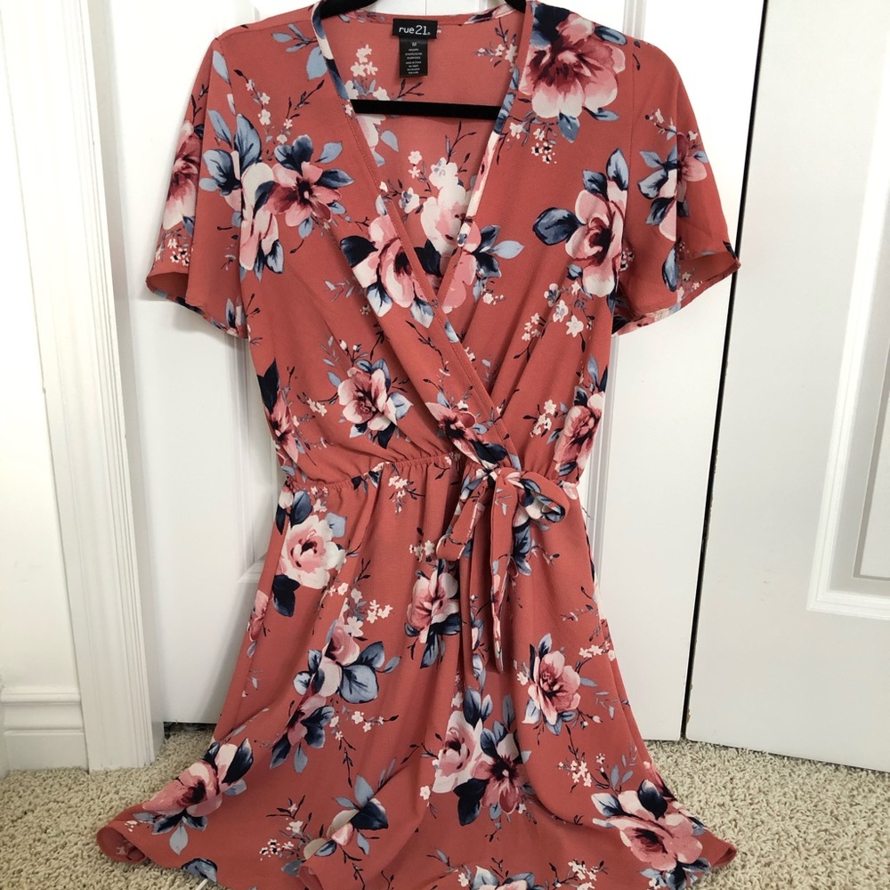 Rue21 pink v neck floral dress